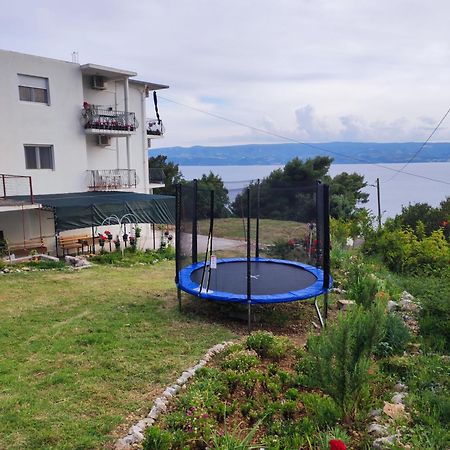 Apartment With 2 Balconies And Sea View โอมิช ภายนอก รูปภาพ