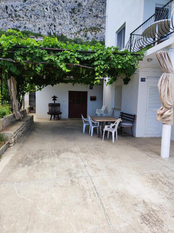 Apartment With 2 Balconies And Sea View โอมิช ภายนอก รูปภาพ